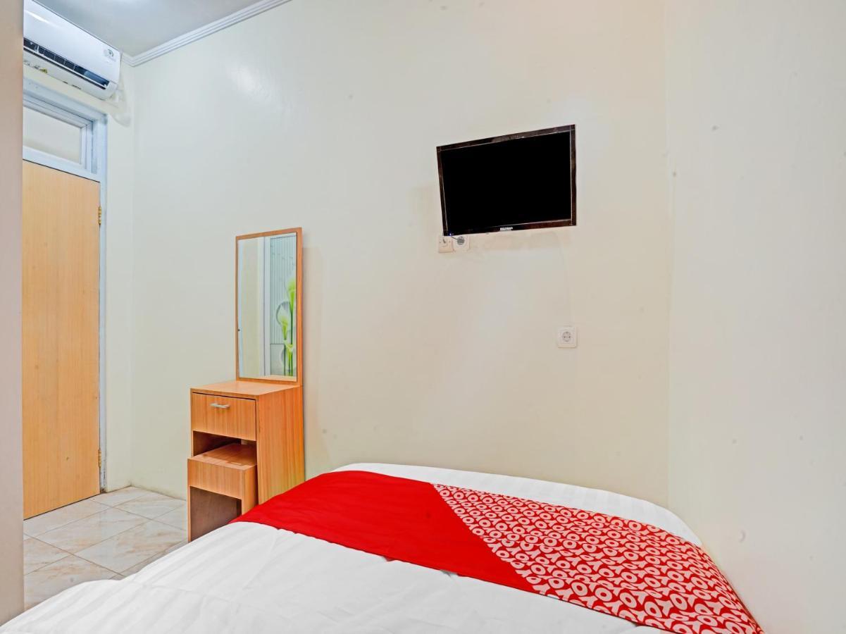 Oyo 90804 Oma Uti Homestay Syariah Yogyakarta Esterno foto