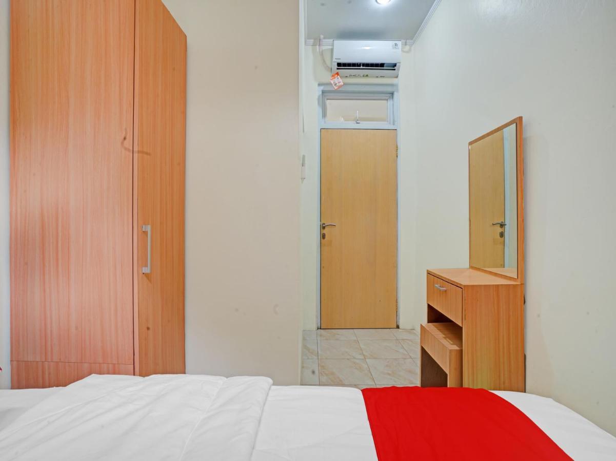 Oyo 90804 Oma Uti Homestay Syariah Yogyakarta Esterno foto